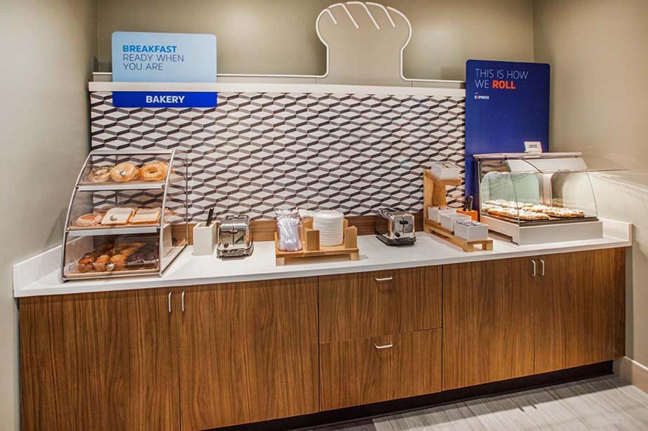 Holiday Inn Express & Suites Phoenix Glendale Dist By Ihg Bagian luar foto