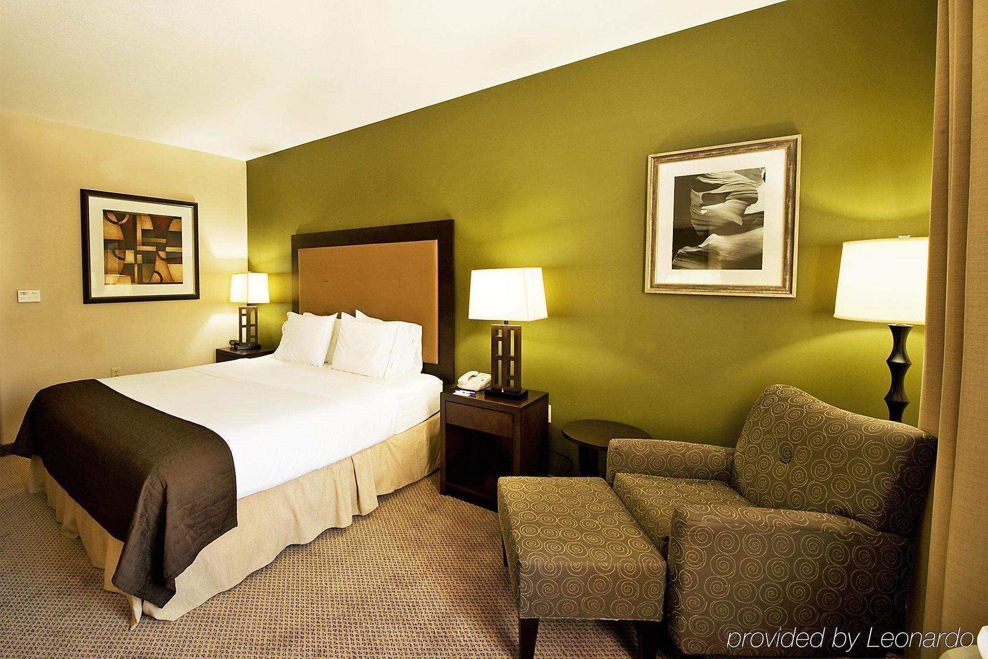 Holiday Inn Express & Suites Phoenix Glendale Dist By Ihg Bagian luar foto