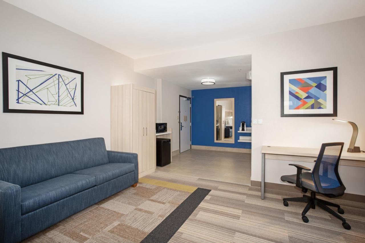 Holiday Inn Express & Suites Phoenix Glendale Dist By Ihg Bagian luar foto
