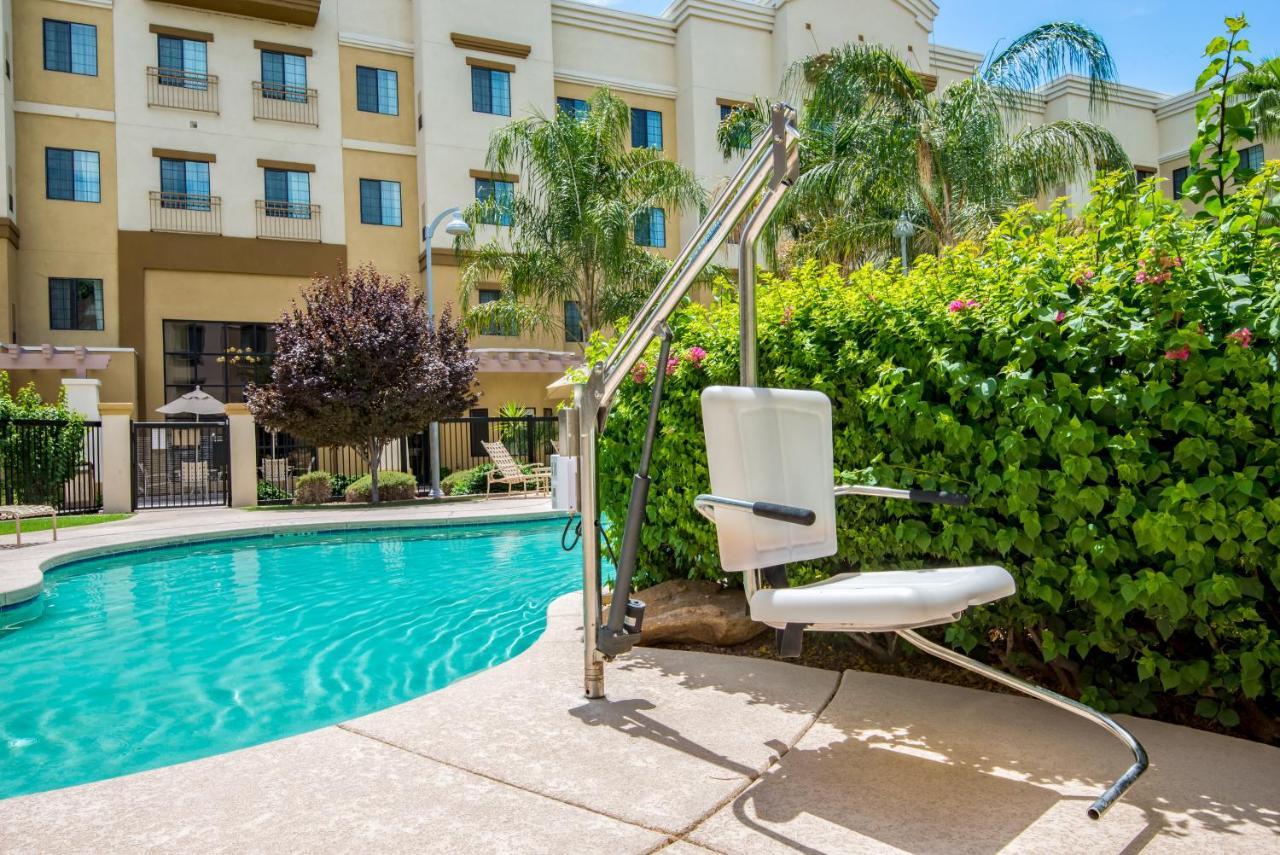 Holiday Inn Express & Suites Phoenix Glendale Dist By Ihg Bagian luar foto