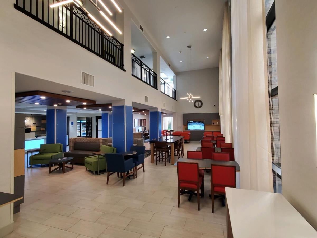 Holiday Inn Express & Suites Phoenix Glendale Dist By Ihg Bagian luar foto