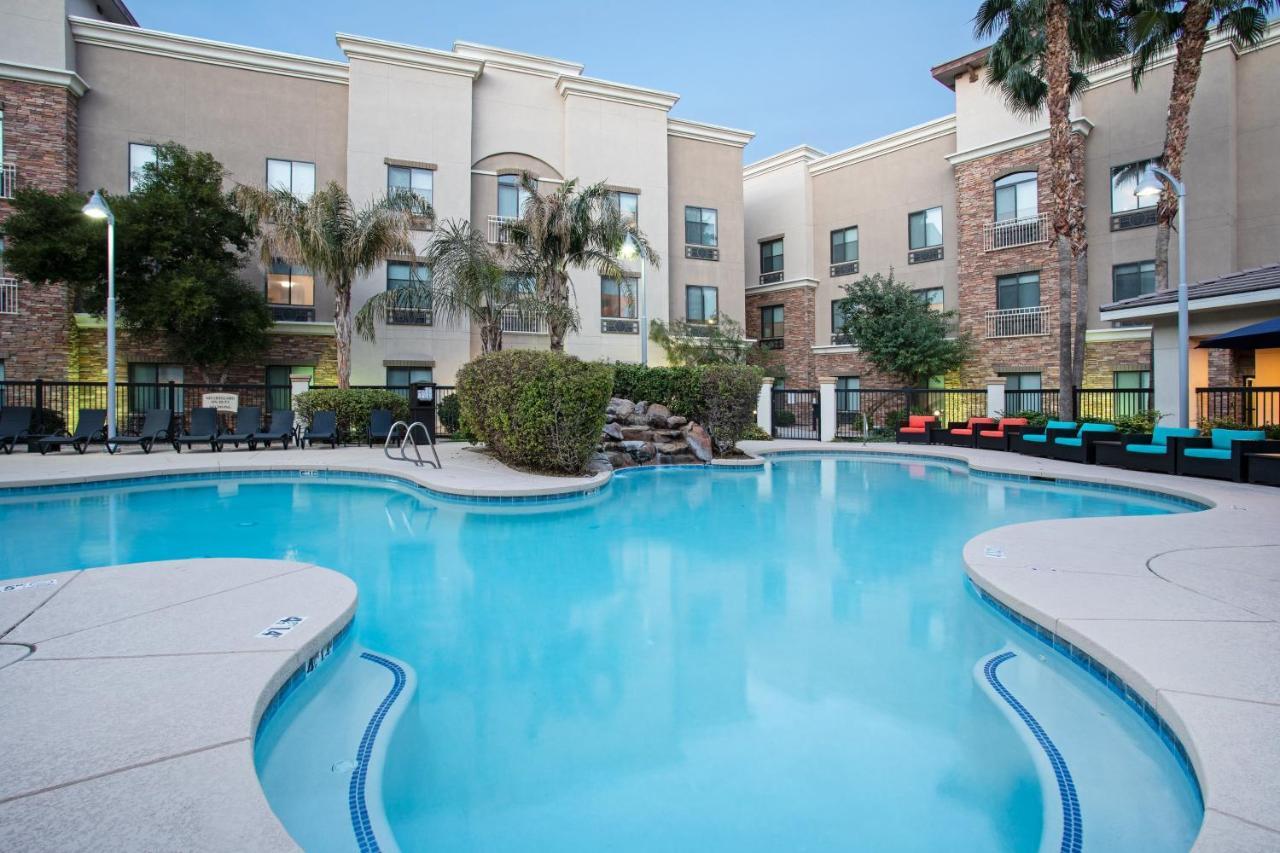 Holiday Inn Express & Suites Phoenix Glendale Dist By Ihg Bagian luar foto