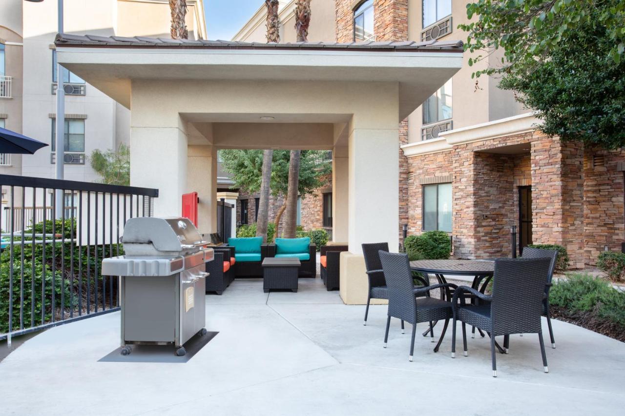 Holiday Inn Express & Suites Phoenix Glendale Dist By Ihg Bagian luar foto
