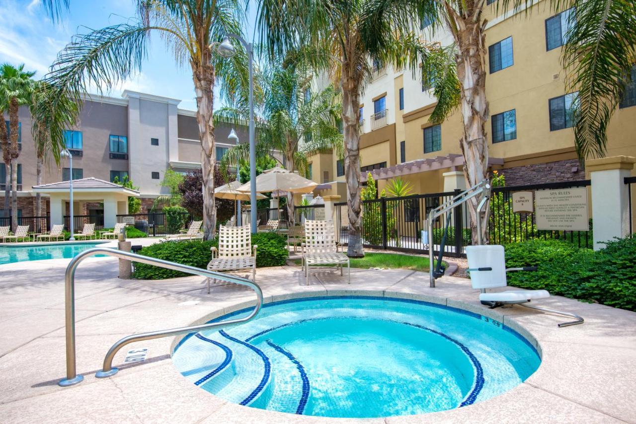 Holiday Inn Express & Suites Phoenix Glendale Dist By Ihg Bagian luar foto