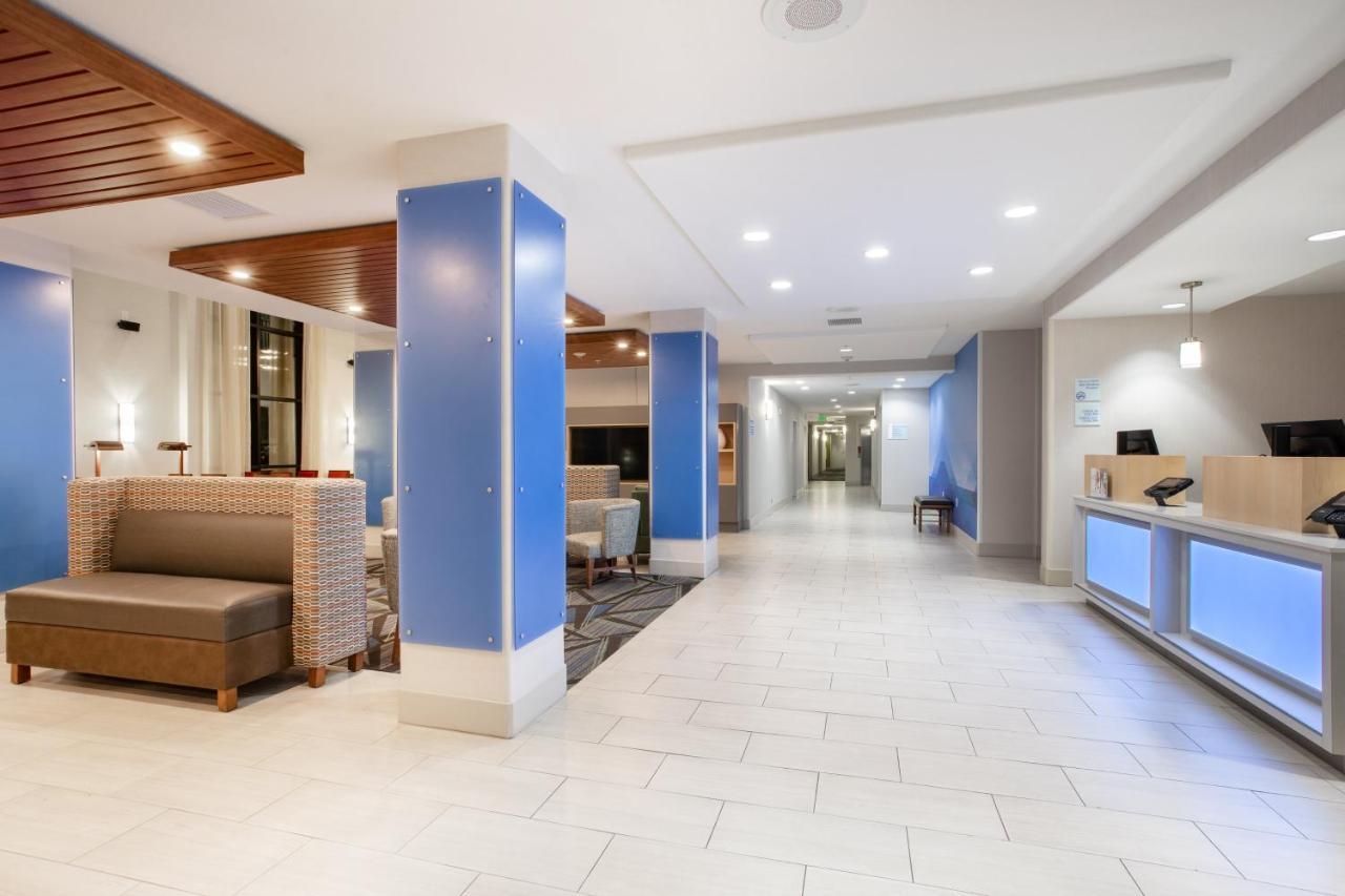 Holiday Inn Express & Suites Phoenix Glendale Dist By Ihg Bagian luar foto