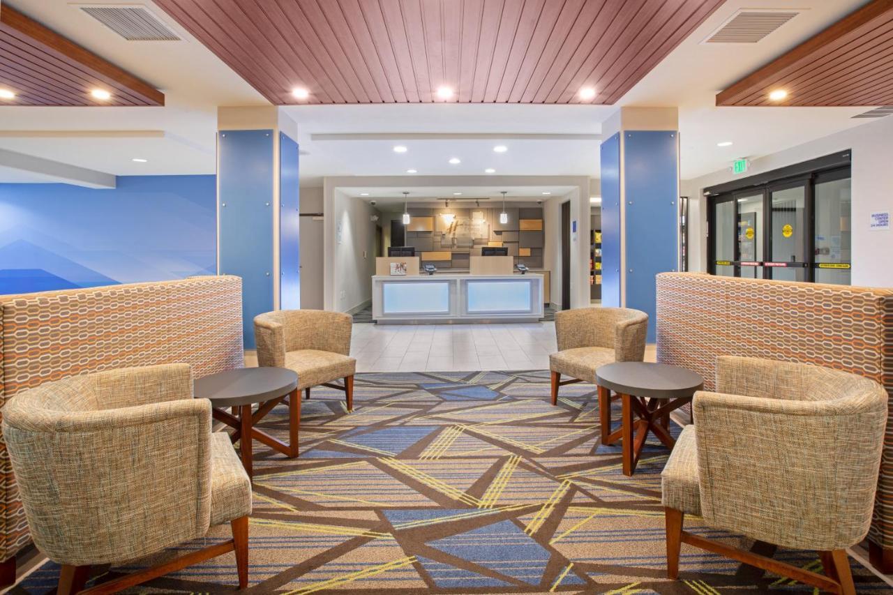 Holiday Inn Express & Suites Phoenix Glendale Dist By Ihg Bagian luar foto