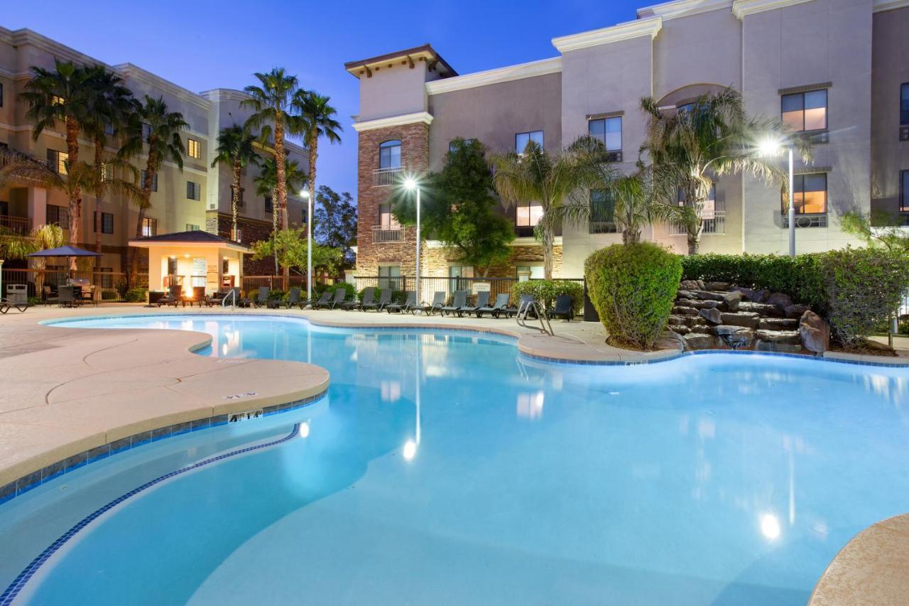 Holiday Inn Express & Suites Phoenix Glendale Dist By Ihg Bagian luar foto