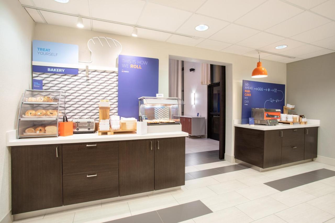 Holiday Inn Express & Suites Phoenix Glendale Dist By Ihg Bagian luar foto