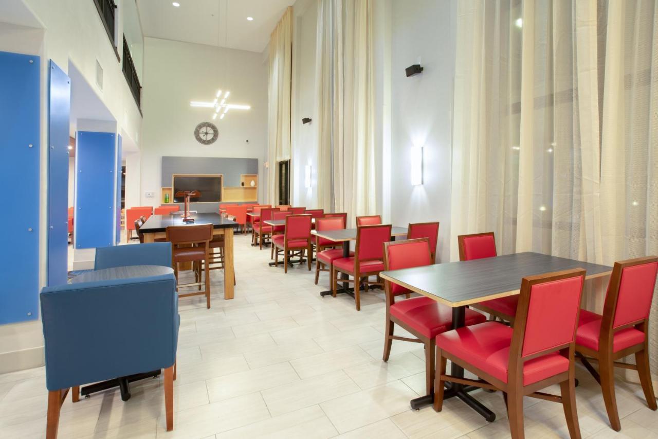 Holiday Inn Express & Suites Phoenix Glendale Dist By Ihg Bagian luar foto
