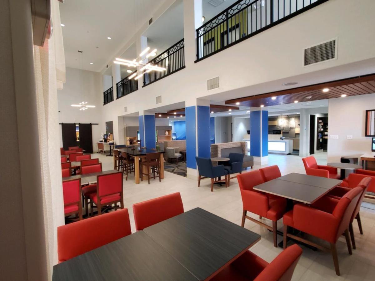 Holiday Inn Express & Suites Phoenix Glendale Dist By Ihg Bagian luar foto