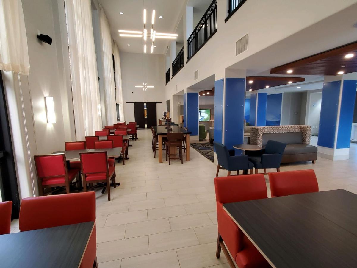 Holiday Inn Express & Suites Phoenix Glendale Dist By Ihg Bagian luar foto